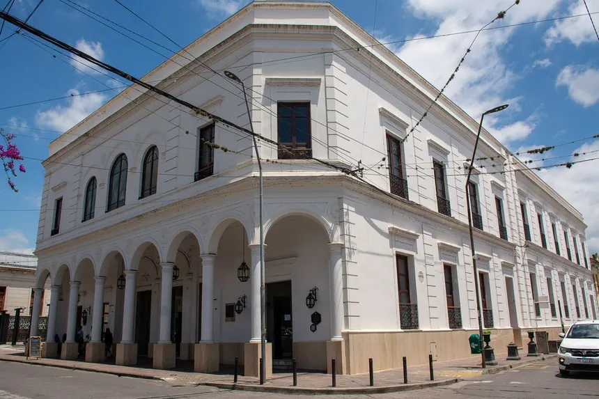 Teatro Mitre renovado en la actualidad